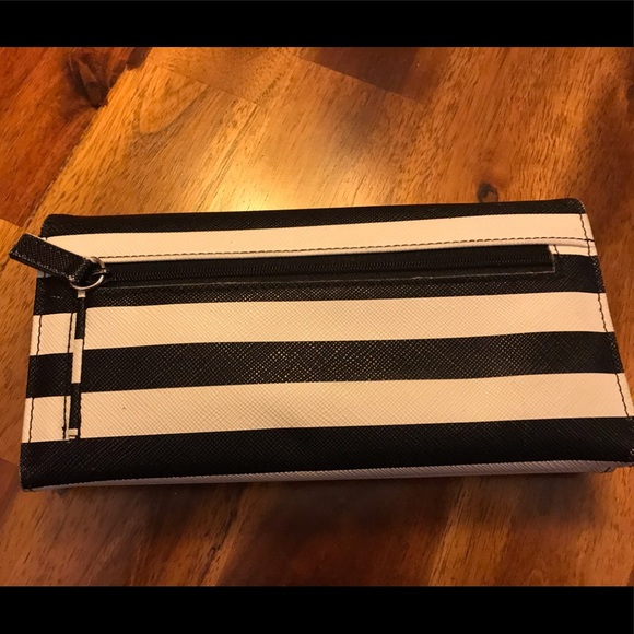 Kennith Cole Reaction Black and White Wallet - Picture 2 of 5